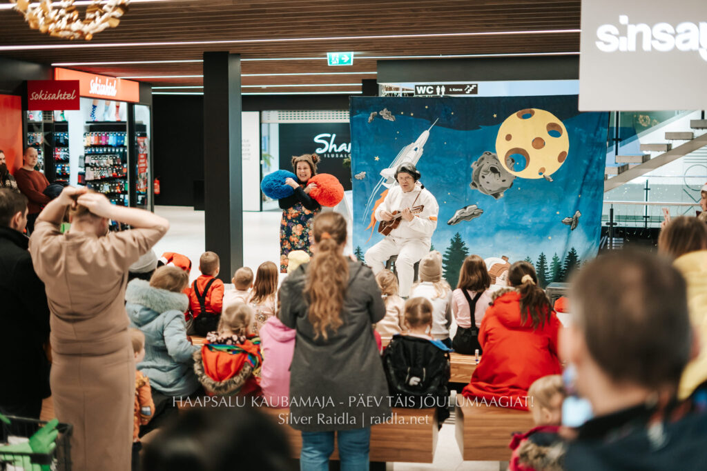 Haapsalu_Kaubamaja_jõul_2023_-_001_(Silver_Raidla)