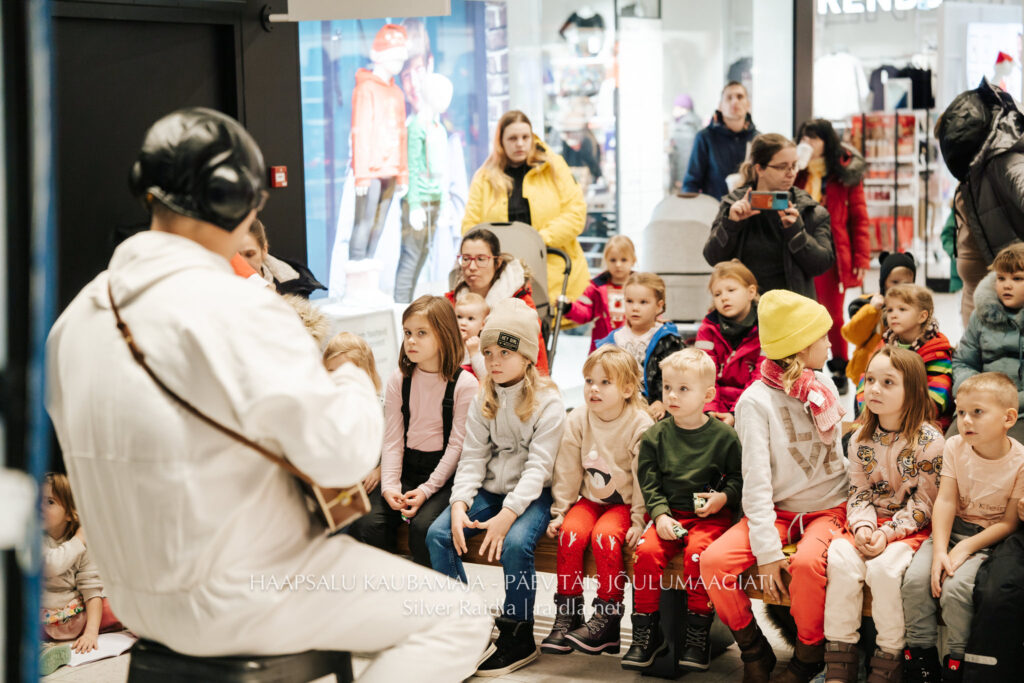 Haapsalu_Kaubamaja_jõul_2023_-_003_(Silver_Raidla)