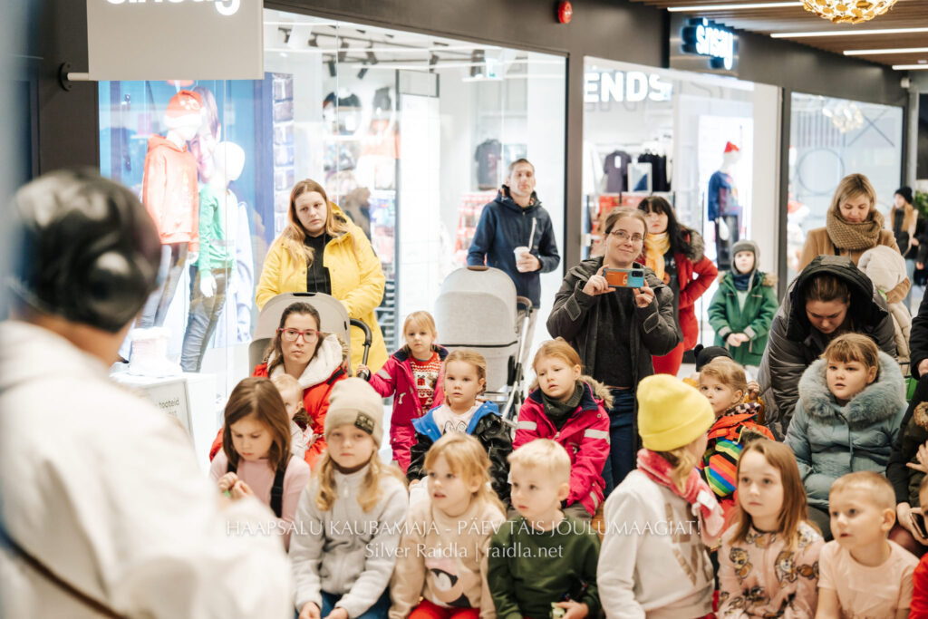 Haapsalu_Kaubamaja_jõul_2023_-_004_(Silver_Raidla)