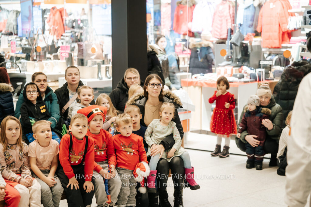 Haapsalu_Kaubamaja_jõul_2023_-_005_(Silver_Raidla)