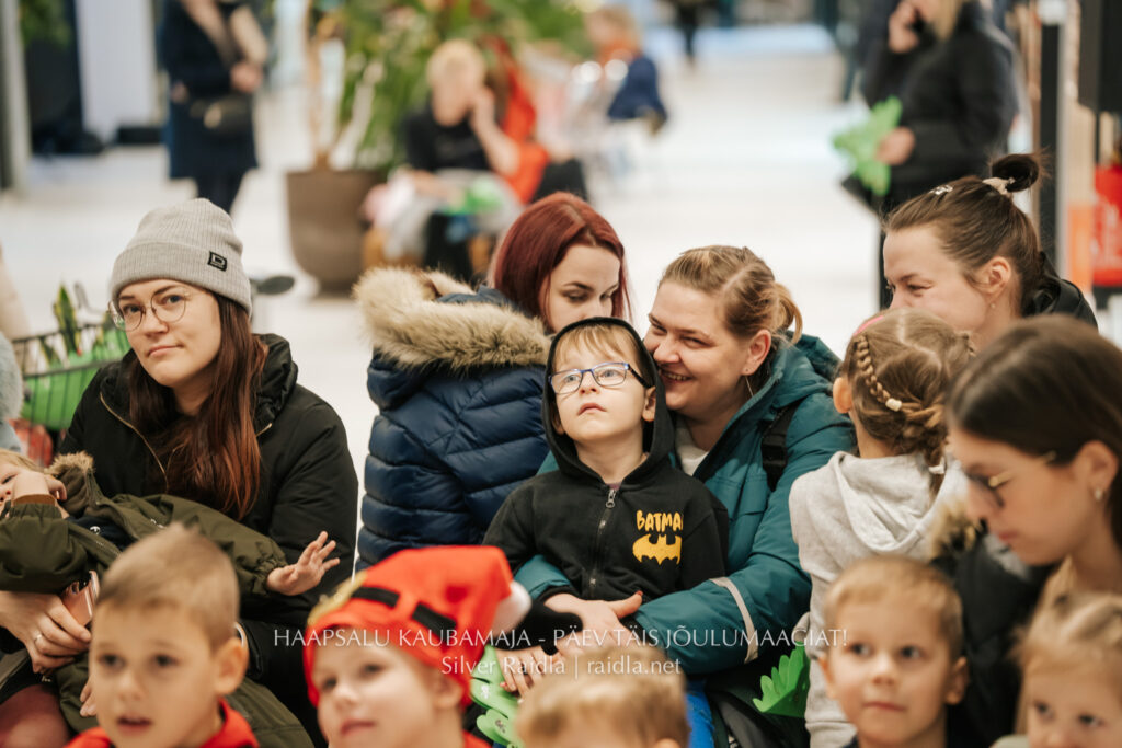 Haapsalu_Kaubamaja_jõul_2023_-_008_(Silver_Raidla)