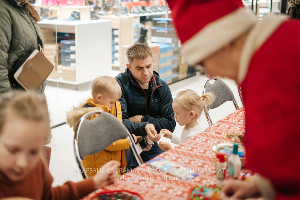 Haapsalu_Kaubamaja_jõul_2023_-_009_(Silver_Raidla)