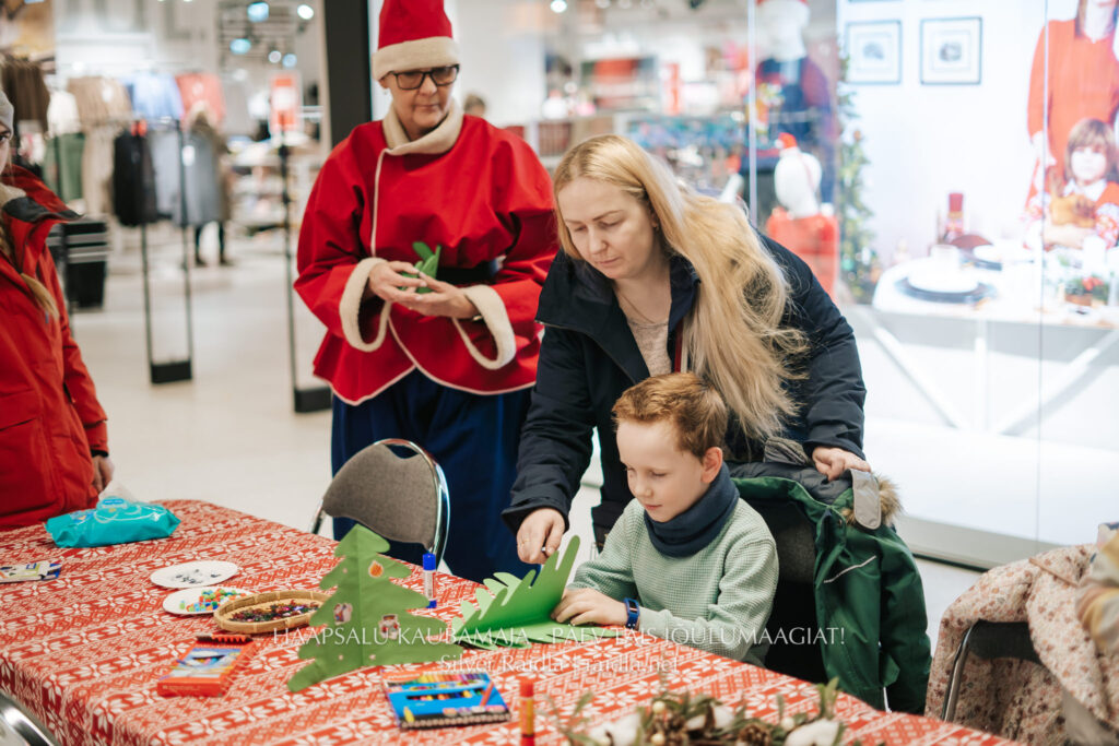 Haapsalu_Kaubamaja_jõul_2023_-_011_(Silver_Raidla)