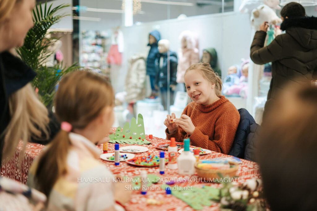 Haapsalu_Kaubamaja_jõul_2023_-_013_(Silver_Raidla)