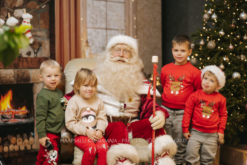 Haapsalu_Kaubamaja_jõul_2023_-_028_(Silver_Raidla)