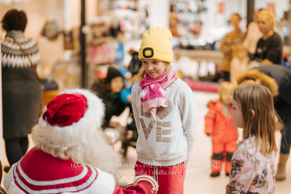 Haapsalu_Kaubamaja_jõul_2023_-_033_(Silver_Raidla)