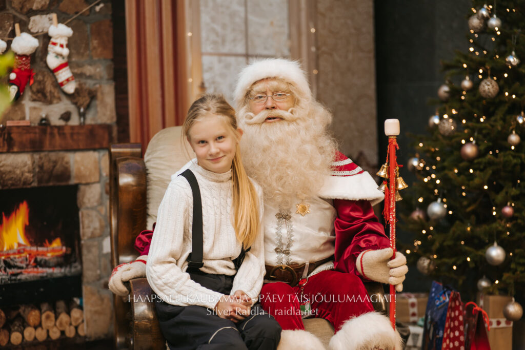 Haapsalu_Kaubamaja_jõul_2023_-_034_(Silver_Raidla)