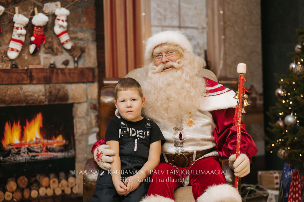 Haapsalu_Kaubamaja_jõul_2023_-_038_(Silver_Raidla)