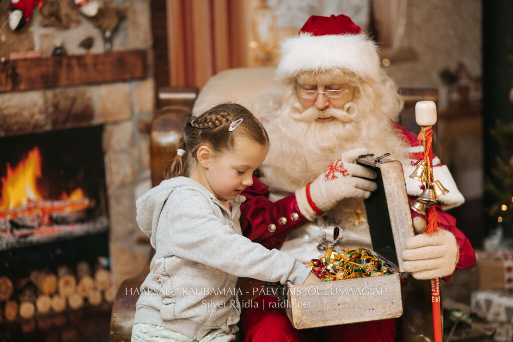 Haapsalu_Kaubamaja_jõul_2023_-_040_(Silver_Raidla)