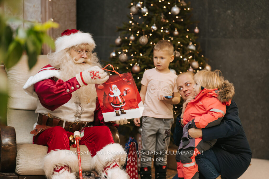 Haapsalu_Kaubamaja_jõul_2023_-_050_(Silver_Raidla)