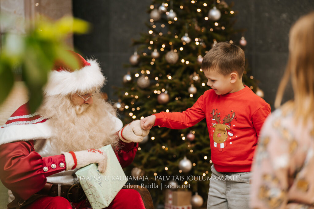 Haapsalu_Kaubamaja_jõul_2023_-_057_(Silver_Raidla)
