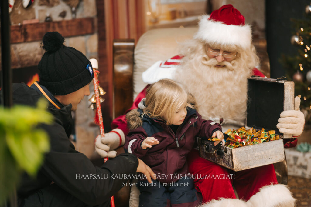 Haapsalu_Kaubamaja_jõul_2023_-_066_(Silver_Raidla)