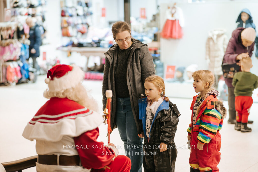 Haapsalu_Kaubamaja_jõul_2023_-_078_(Silver_Raidla)